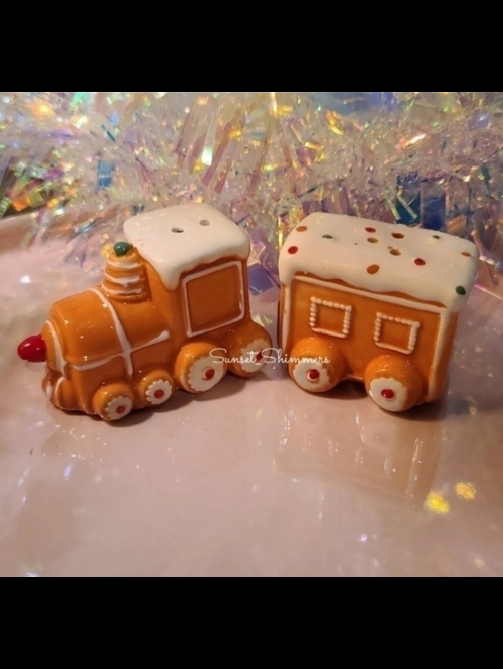 Cracker Barrel Gingerbread Train Frosting Sprinkles Cristmas Salt Pepper Shaker